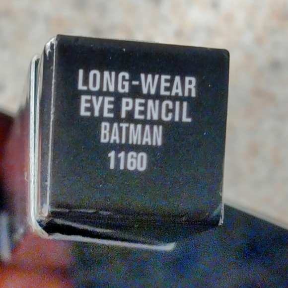 ILMAKIAGE WAKE UP LIKE THIS SHADE 060 LIQUID FOUNDATION - Picture 3 of 4